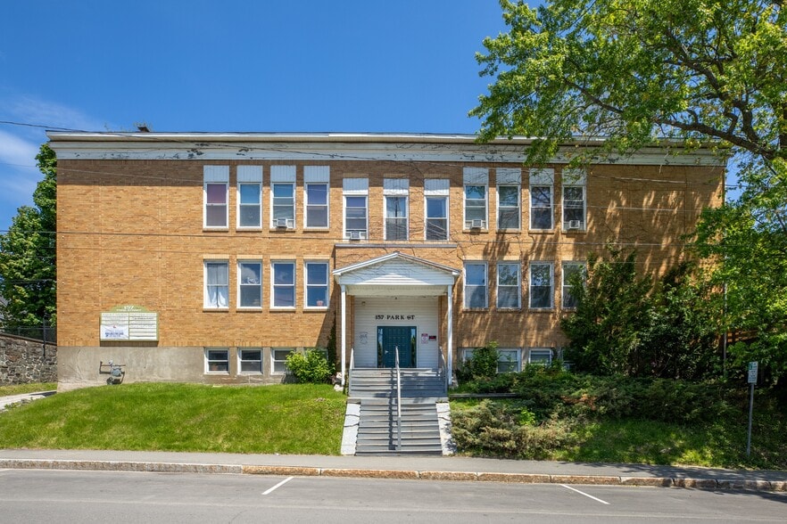 157 Park St, Bangor, ME à vendre - Photo du bâtiment - Image 2 de 5