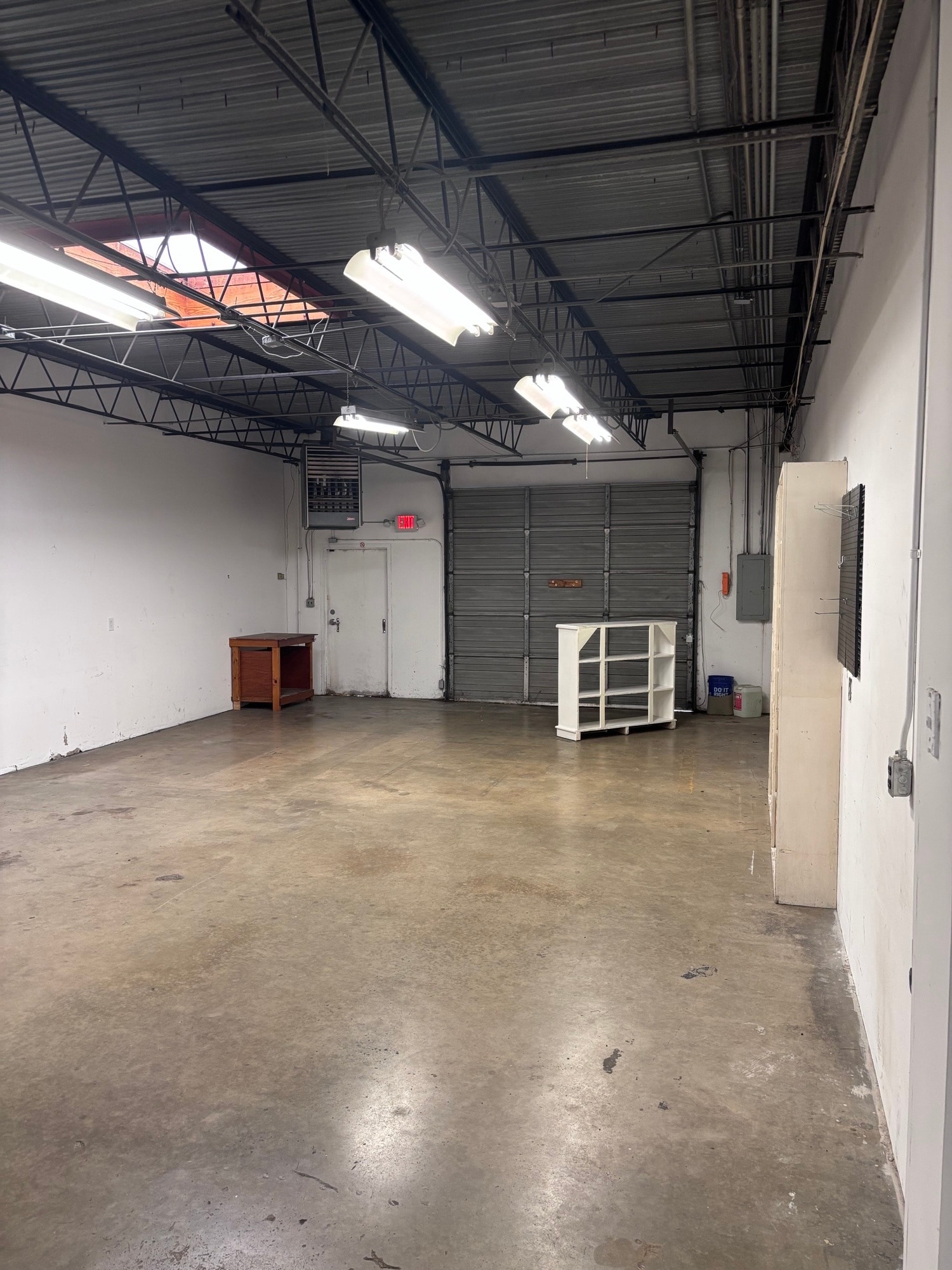 237 Oxmoor Cir, Birmingham, AL for lease Interior Photo- Image 1 of 10