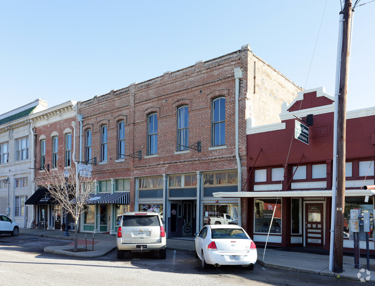 316 N Main St, Bonham, TX for sale - Primary Photo - Image 1 of 1