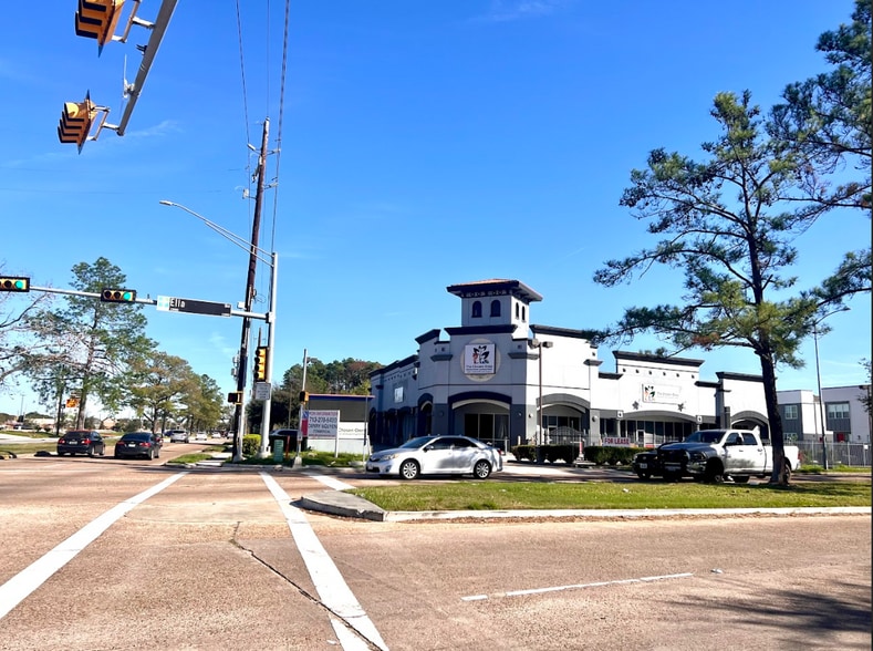 675 W Rankin Rd, Houston, TX for sale - Building Photo - Image 3 of 23