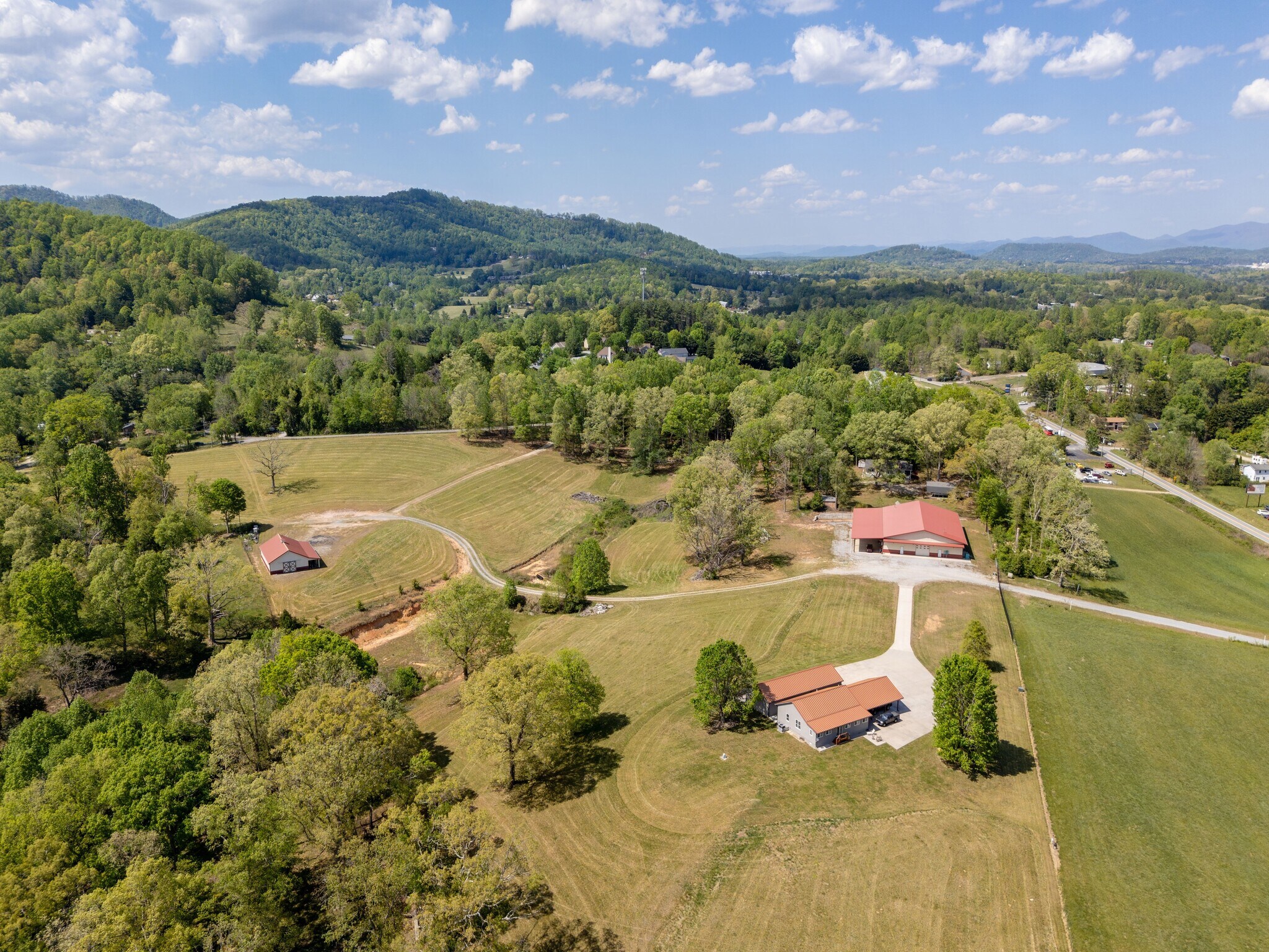 154 High Pasture/285 Mt. Gilead Church portefeuille de 2 propriétés à vendre sur LoopNet.ca Photo principale- Image 1 de 43