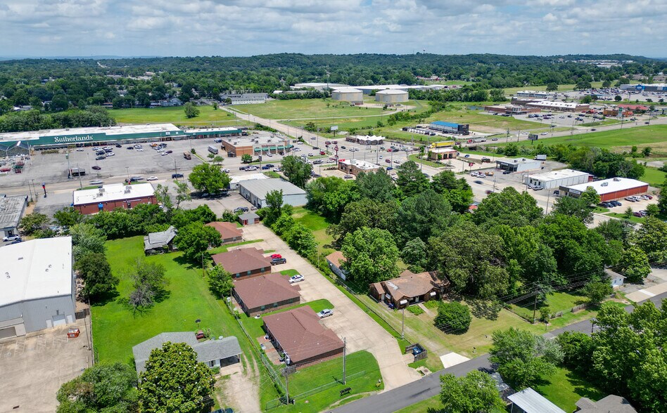 1851 Brazil Ave, Fort Smith, AR à vendre - Photo du bâtiment - Image 1 de 7