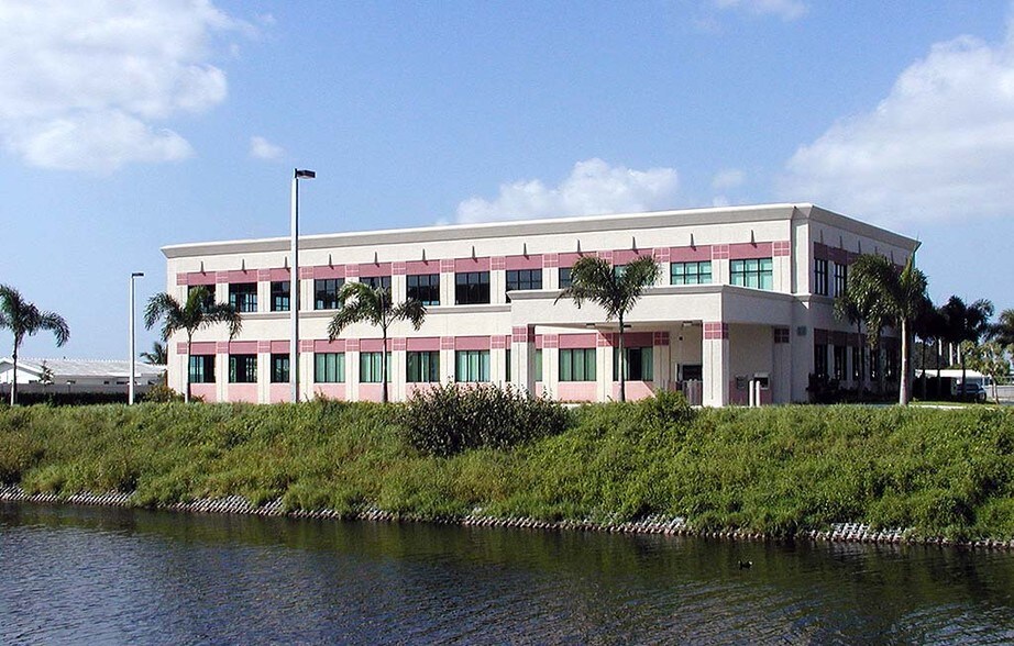 1700 W Woolbright Rd, Boynton Beach, FL à louer - Photo du bâtiment - Image 2 de 23