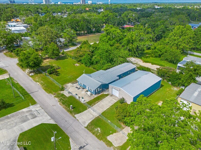 2713 & 2717 15th Ave, Gulfport, MS à vendre - Photo du bâtiment - Image 2 de 54