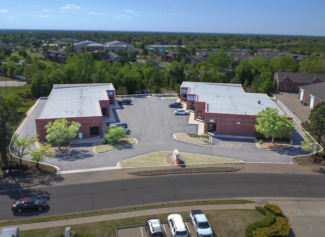 Plus de détails pour 1421 S Fretz Dr, Edmond, OK - Local d'activités à louer