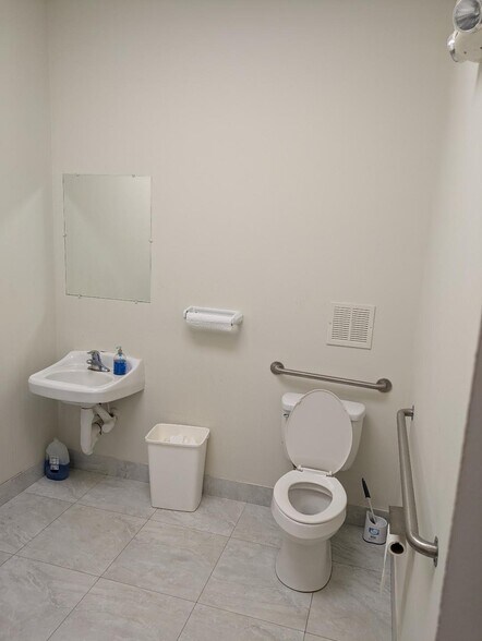 6540 Corporate Park Cir, Fort Myers, FL for sale - Building Photo - Image 3 of 11