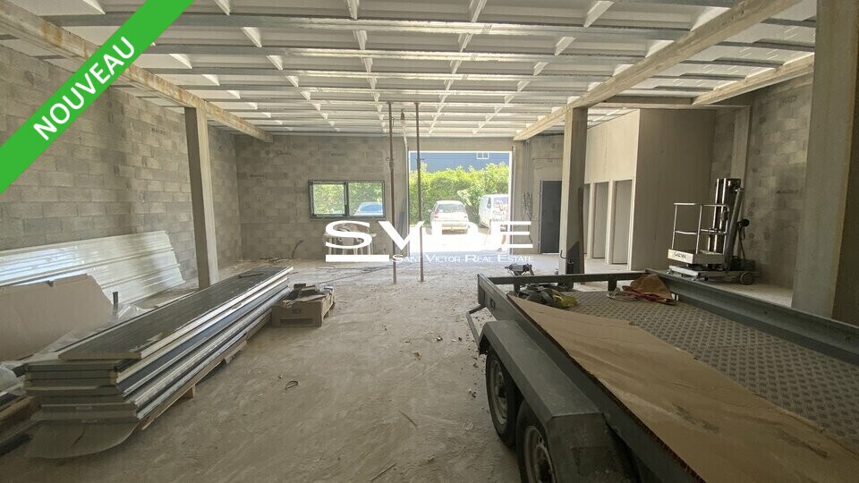 Flex in Les Pennes-Mirabeau for lease - Interior Photo - Image 2 of 8