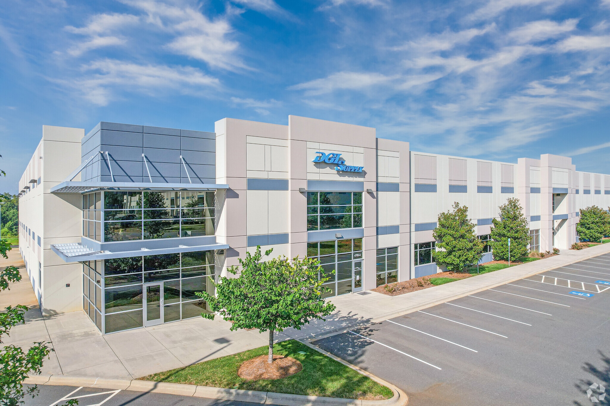 4705 Entrance Dr, Charlotte, NC for lease Building Photo- Image 1 of 7