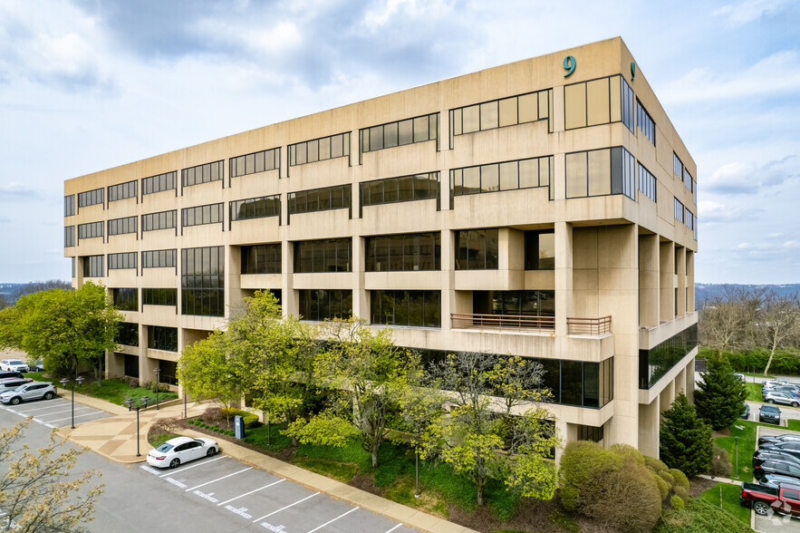 750 Holiday Dr, Pittsburgh, PA for lease - Building Photo - Image 2 of 6