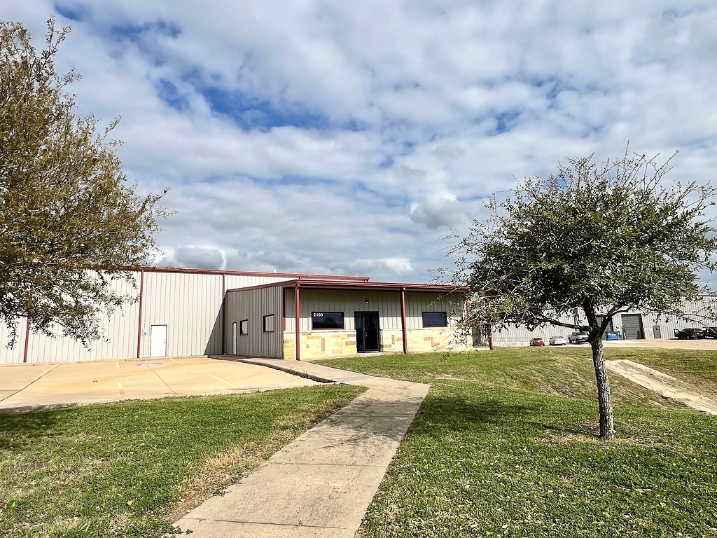 2103 Longwood Dr, Brenham, TX à vendre Photo du b timent- Image 1 de 1