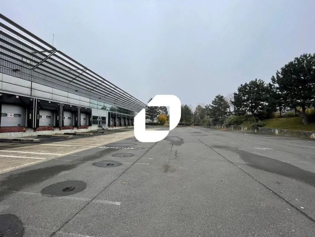 Industrial in Roissy-en-France for lease Building Photo- Image 1 of 2