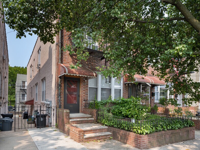 1840 21st Dr, Astoria, NY à vendre - Photo principale - Image 1 de 13