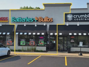 100-130 E Golf Rd, Schaumburg, IL à louer Photo du bâtiment- Image 1 de 2