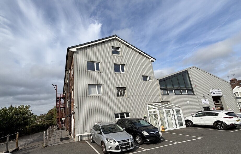 Mill Rd, Totton à louer - Photo du bâtiment - Image 2 de 2
