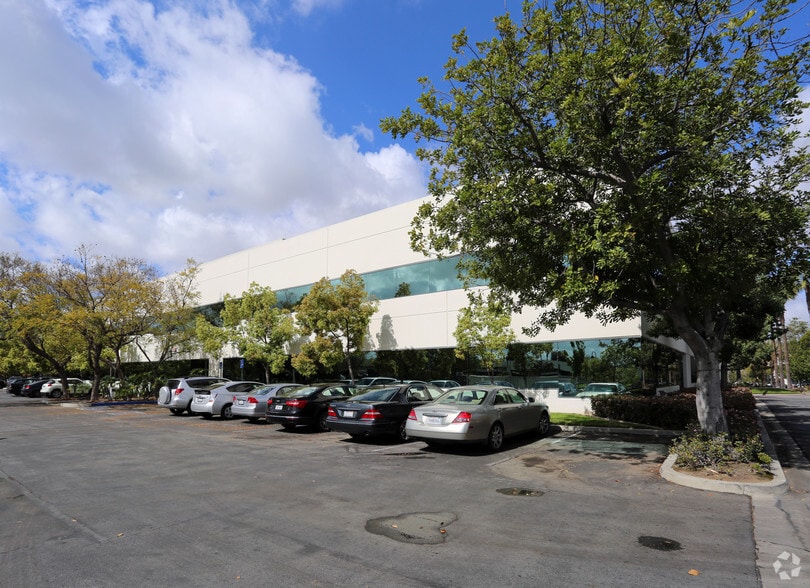 10350 Heritage Park Dr, Santa Fe Springs, CA for lease - Building Photo - Image 3 of 5