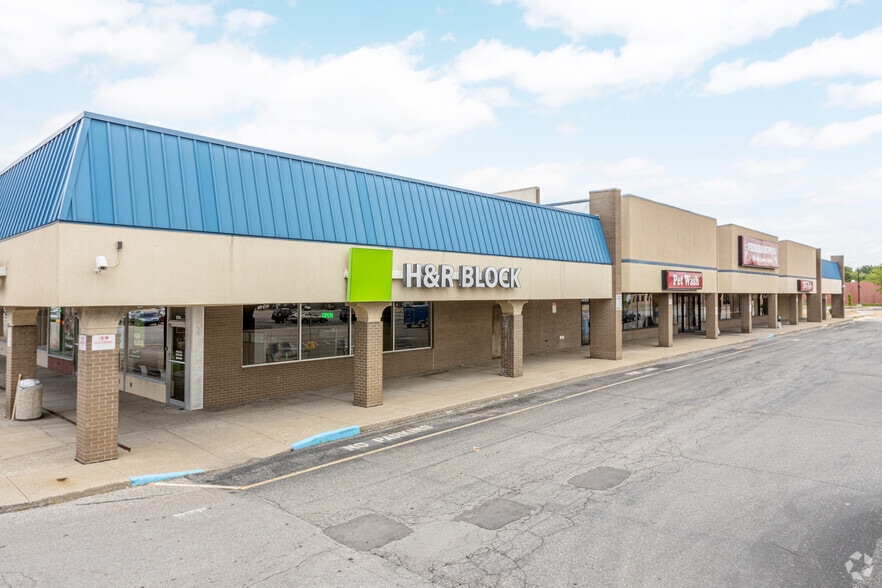 Indian Trail portfolio of 6 properties for sale on LoopNet.ca - Primary Photo - Image 1 of 6