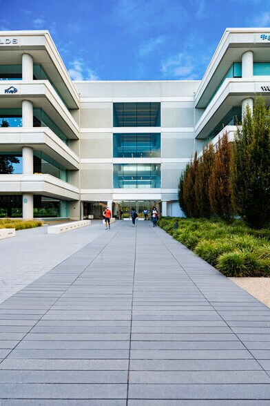 5001 Executive Pky, San Ramon, CA à louer - Photo du bâtiment - Image 3 de 10