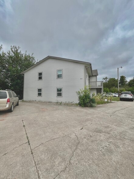 Falcon Ct and Wren St Fourplex portefeuille de 2 propriétés à vendre sur LoopNet.ca - Photo du bâtiment - Image 1 de 41