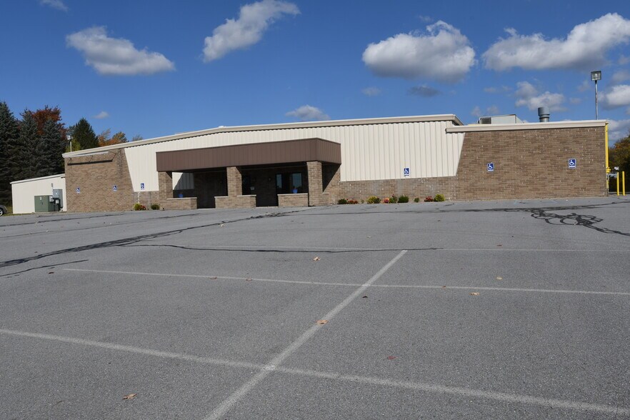 423 Walters Ave, Johnstown, PA à louer - Photo du bâtiment - Image 3 de 12