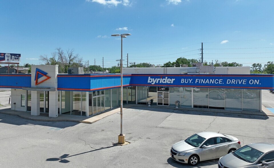 3837 1st Ave, Cedar Rapids, IA à vendre - Photo du bâtiment - Image 1 de 4