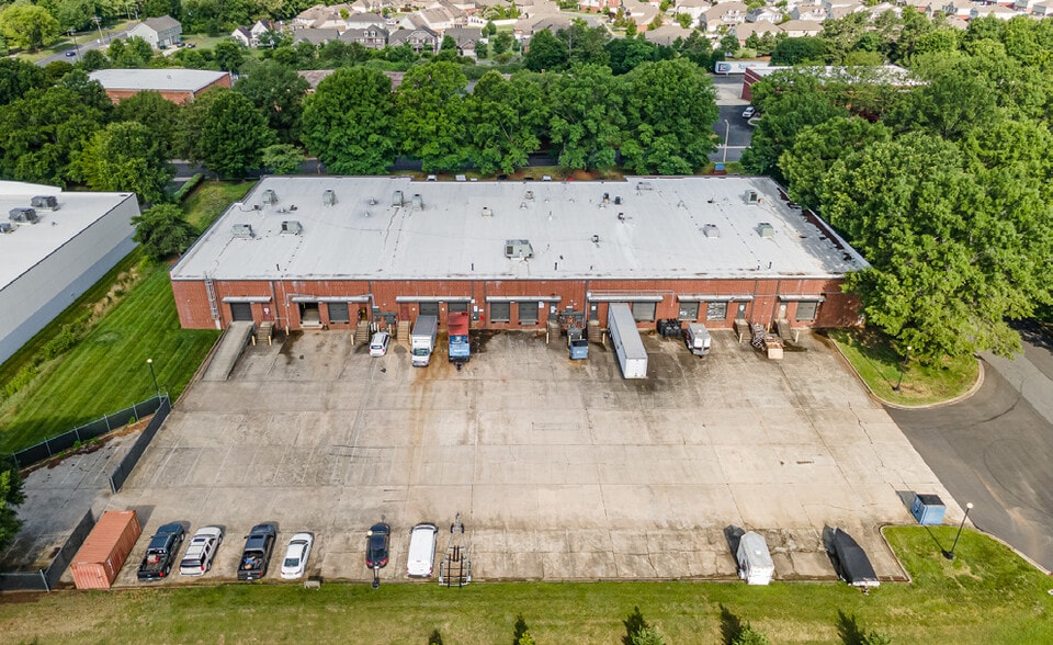 14301 S Lakes Dr, Charlotte, NC for lease - Building Photo - Image 3 of 7