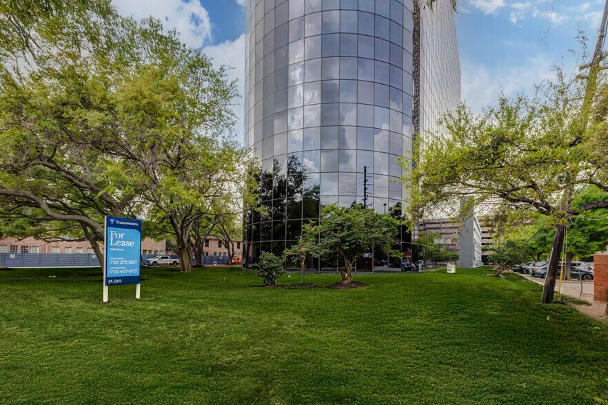 1800 Bering Dr, Houston, TX à louer - Photo du bâtiment - Image 2 de 50