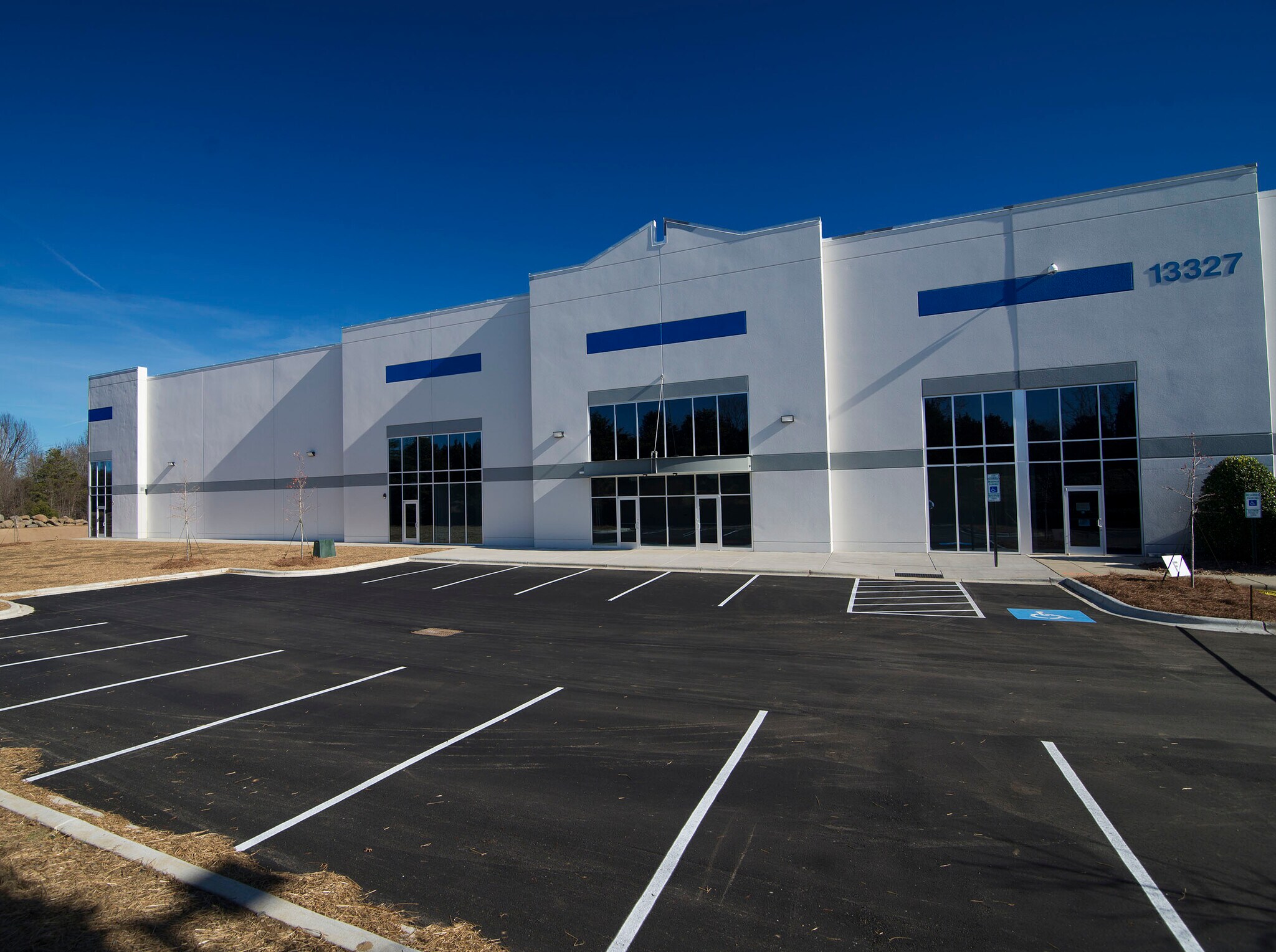 13327 Carowinds Blvd, Charlotte, NC for lease Building Photo- Image 1 of 1