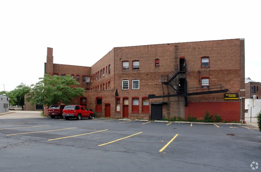 701 Main St, Peoria, IL à louer - Photo du bâtiment - Image 2 de 2