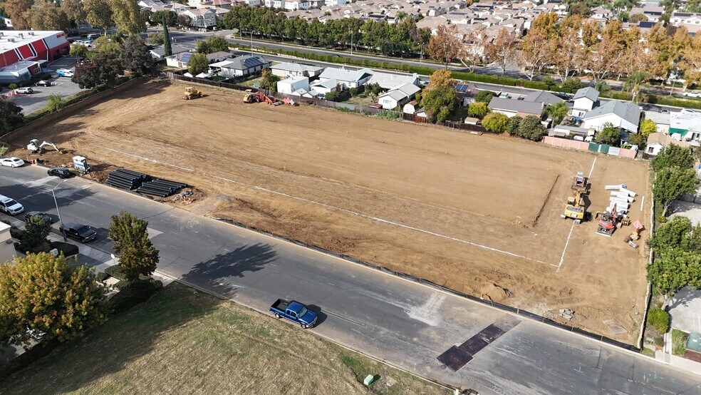 535 & 575 Harvest Park Dr, Brentwood, CA à louer - Photo de construction - Image 3 de 7