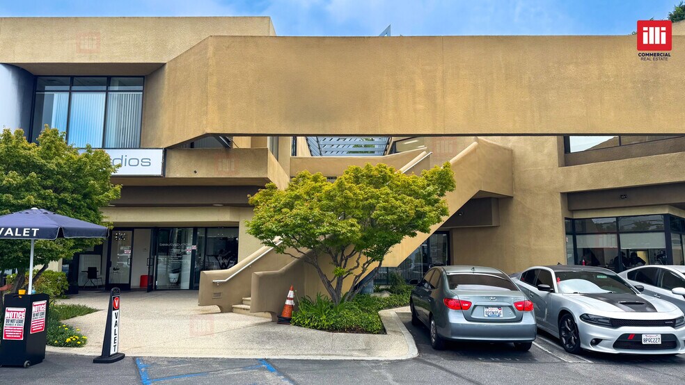 20640-20668 Ventura Blvd, Woodland Hills, CA à louer - Photo du bâtiment - Image 2 de 9
