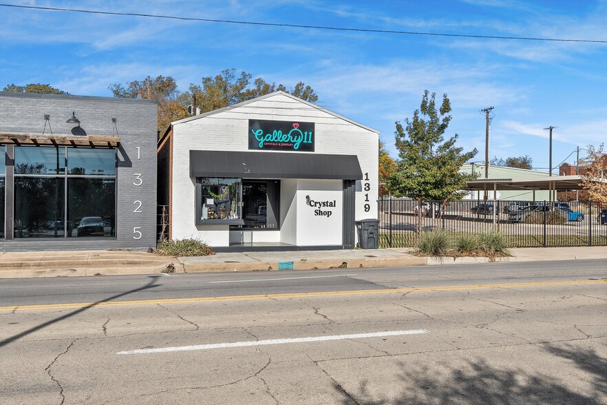 1319 Austin Ave, Waco, TX à louer - Photo du bâtiment - Image 1 de 6