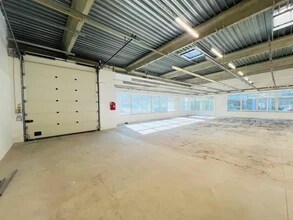 Avenue Jean D'Alembert, Élancourt for lease Interior Photo- Image 1 of 5