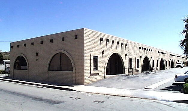 26752 Oak Ave, Santa Clarita, CA à louer - Photo du bâtiment - Image 2 de 8