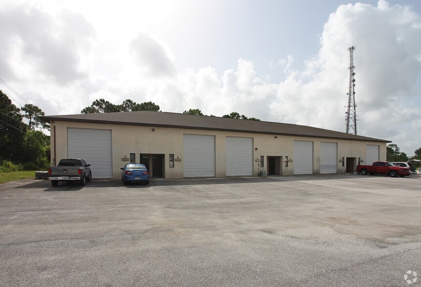 1053 SE Holbrook Ct, Port Saint Lucie, FL for lease - Building Photo - Image 2 of 45