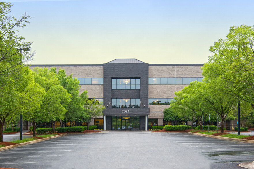 2025 Frontis Plaza Blvd, Winston-Salem, NC for lease - Building Photo - Image 2 of 12