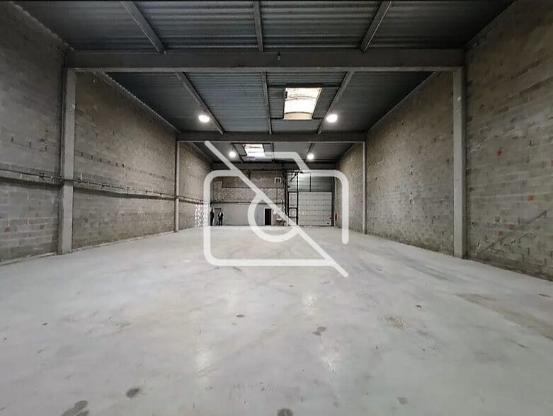 Industrial in Boissy-Saint-Léger for lease - Building Photo - Image 2 of 3