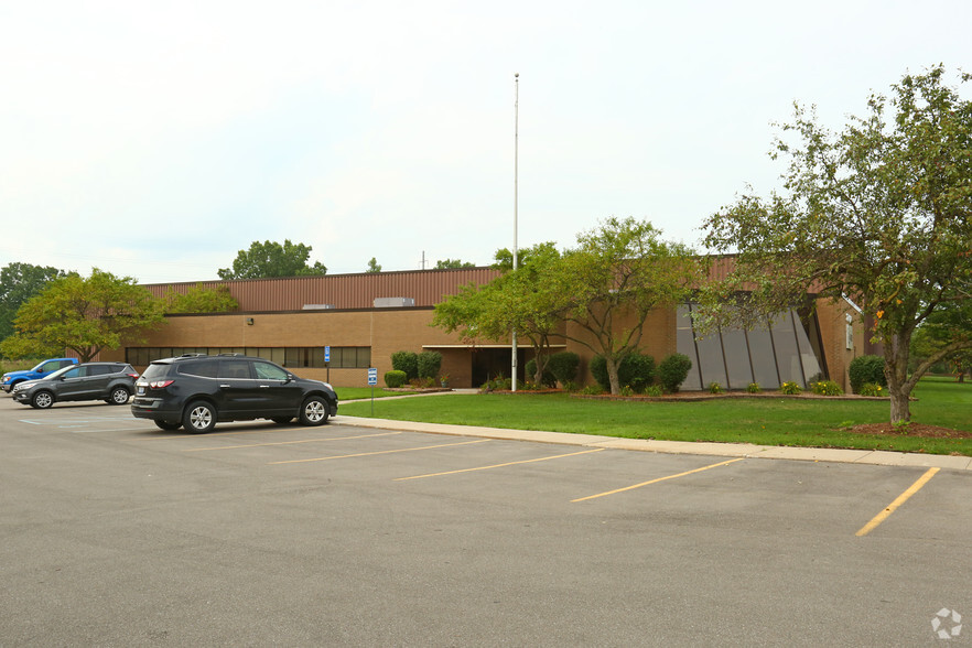 27025 Trolley Industrial Dr, Taylor, MI for lease - Primary Photo - Image 1 of 4