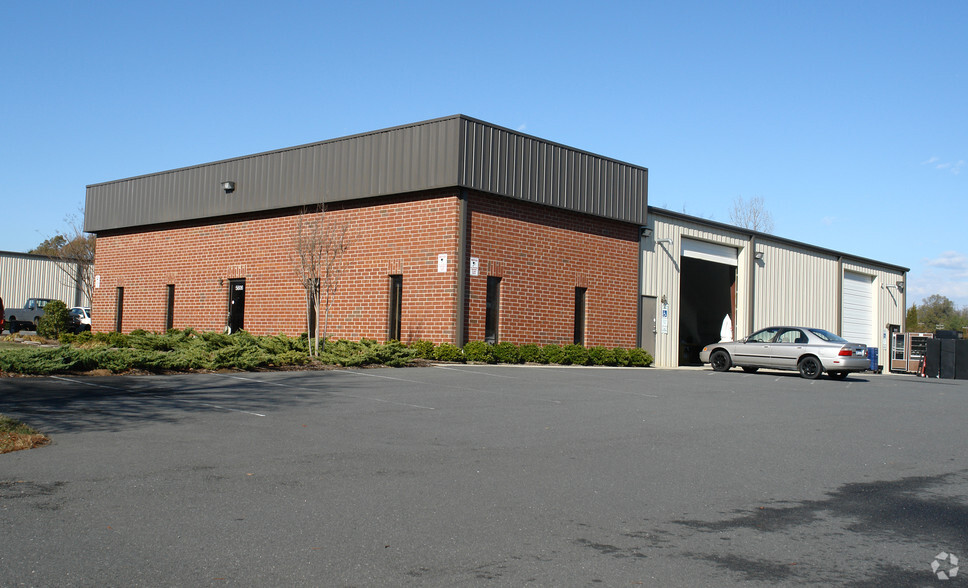 5606 Harrisburg Industrial Par Dr, Harrisburg, NC à vendre - Photo principale - Image 1 de 1