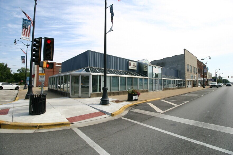 200 E Walnut St, Watseka, IL à vendre - Photo du bâtiment - Image 1 de 3