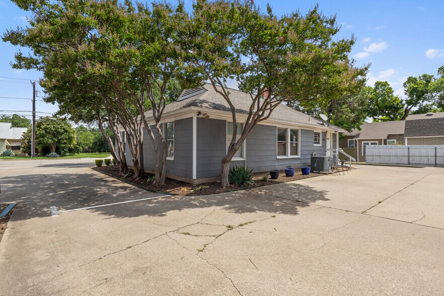 810 18th St, Plano, TX à vendre - Photo du bâtiment - Image 3 de 26