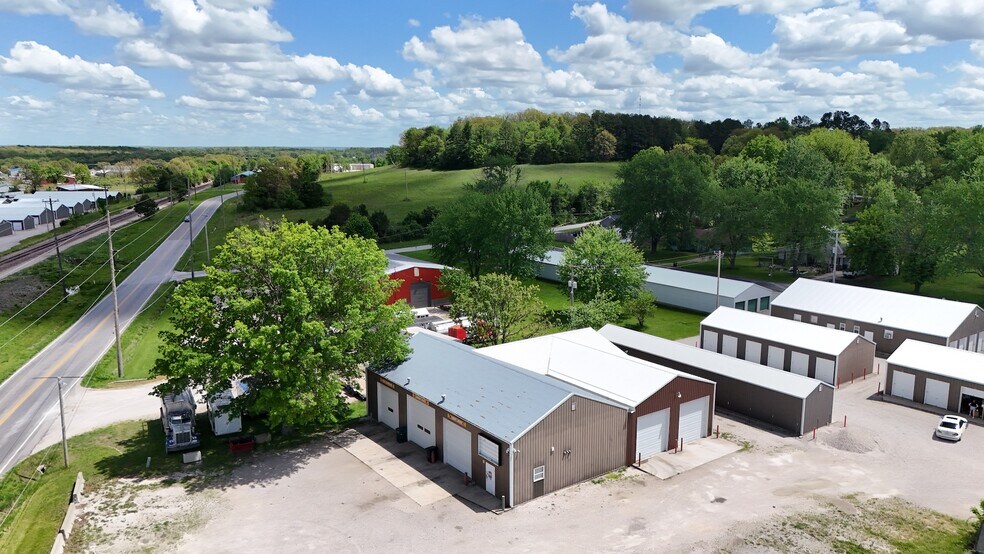 828 Commercial St, Marshfield, MO à vendre - Photo du bâtiment - Image 3 de 11