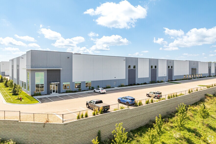 9650 Hemingway Ave S, Cottage Grove, MN for lease - Building Photo - Image 2 of 7