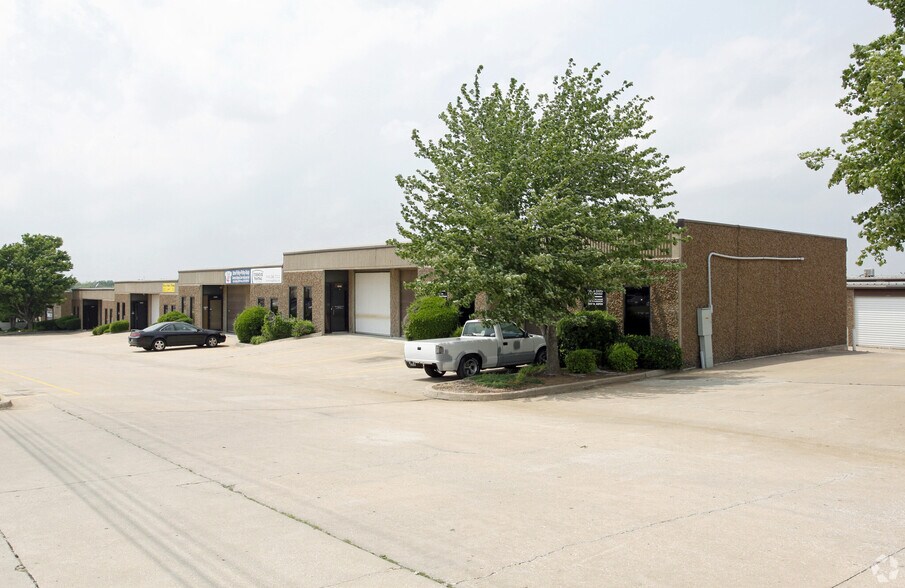 2403 N Aspen Ave, Broken Arrow, OK à louer - Photo du bâtiment - Image 3 de 4