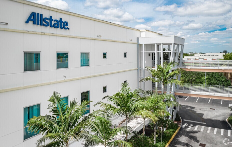 4443 Lyons Rd, Coconut Creek, FL à louer - Photo du bâtiment - Image 3 de 5