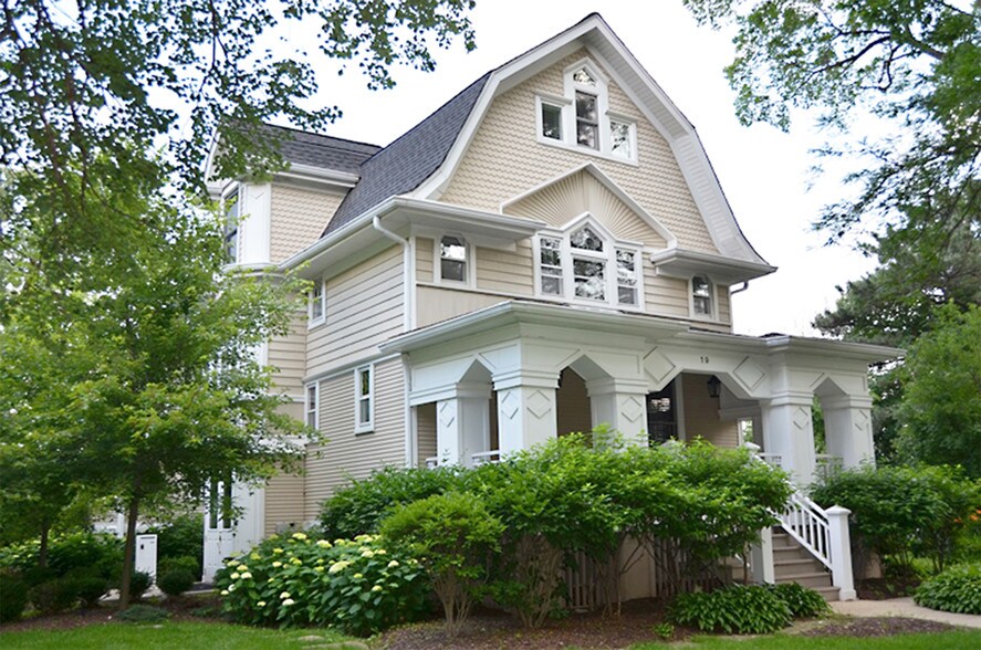 19 N Grant St, Hinsdale, IL à louer - Photo du bâtiment - Image 1 de 12