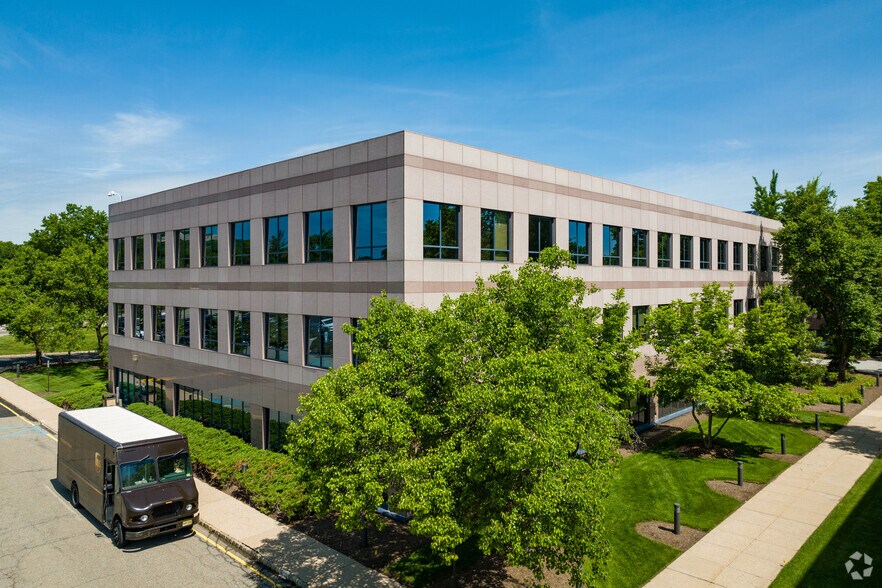 3 Sylvan Way, Parsippany, NJ à louer - Photo du bâtiment - Image 1 de 9