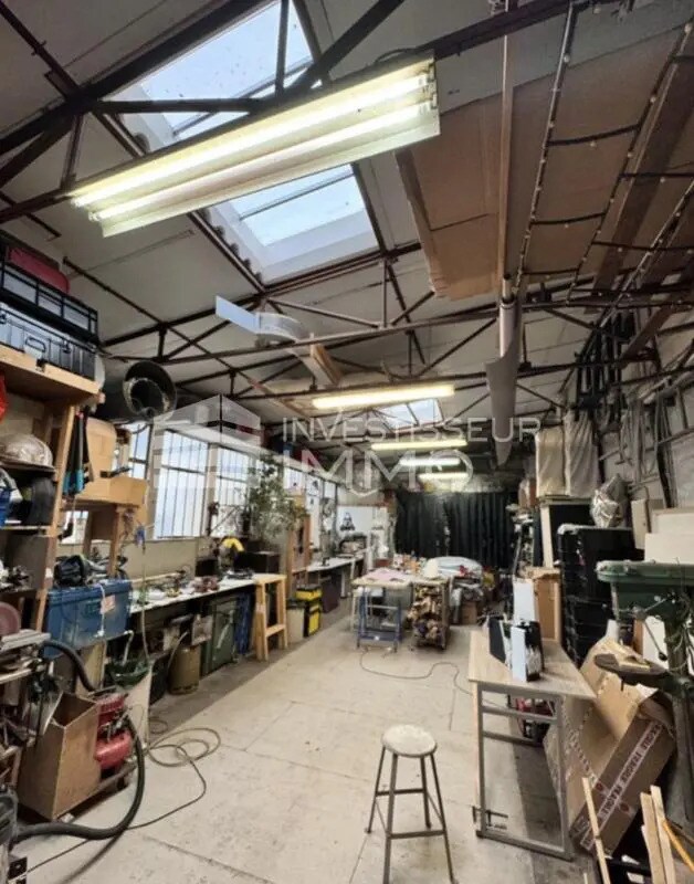 Industrial in Montreuil for sale Interior Photo- Image 1 of 4