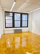 325 W 38th St, New York, NY à louer Photo intérieure- Image 1 de 6