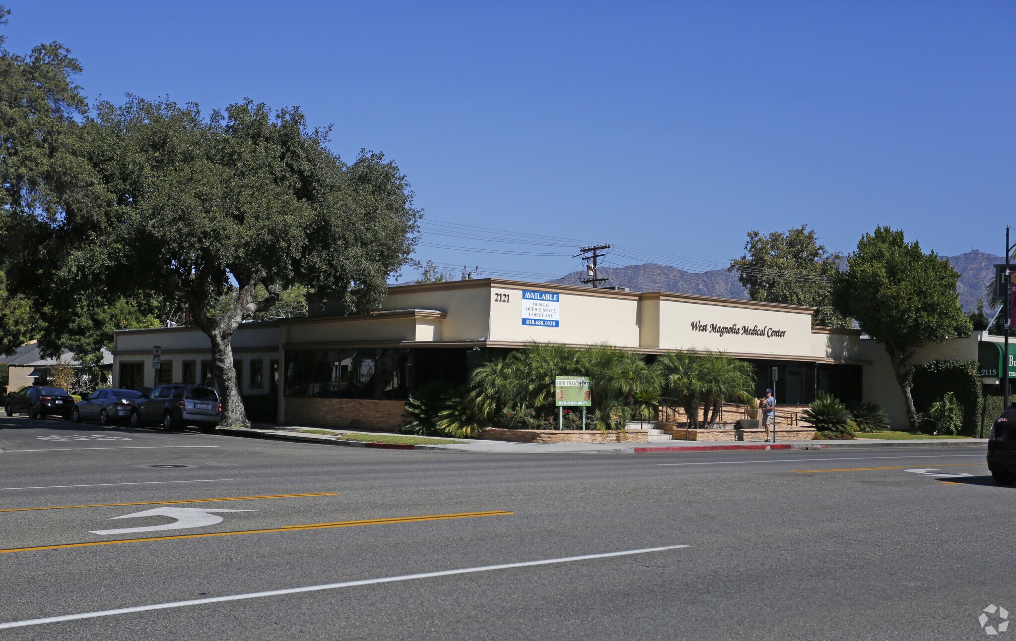 2121 W Magnolia Blvd, Burbank, CA à louer Photo principale- Image 1 de 5