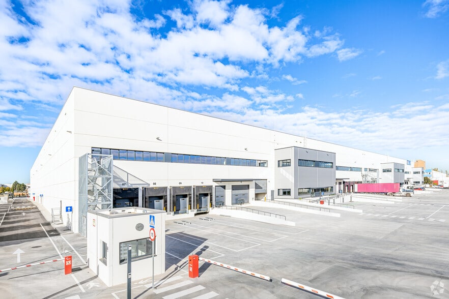 Calle San Cesáreo, 6, Madrid, Madrid for lease - Building Photo - Image 1 of 11